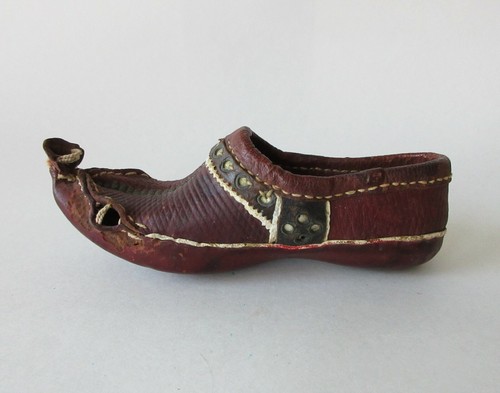 Antique Childs Shoes Red Leather Curl Toe Ethnic India Middle Eastern Punjabi - Picture 4 of 11