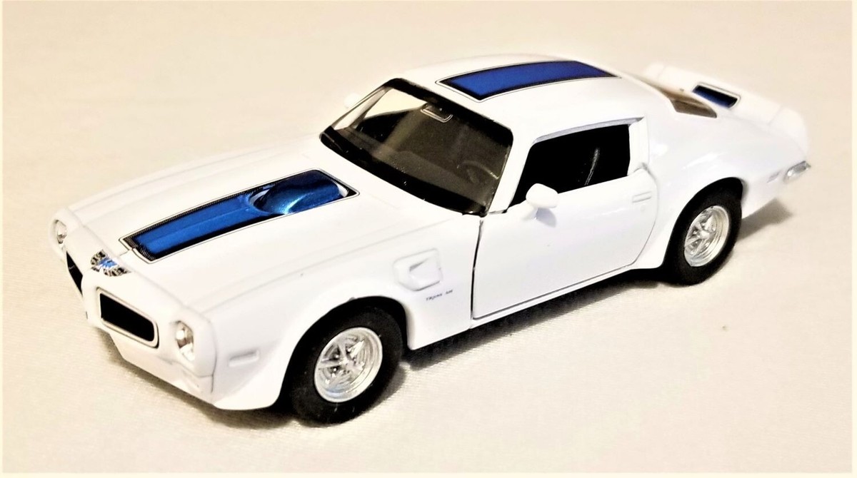 Welly - 1:34-1:39 Scale Model 1972 Pontiac Firebird Trans AM White