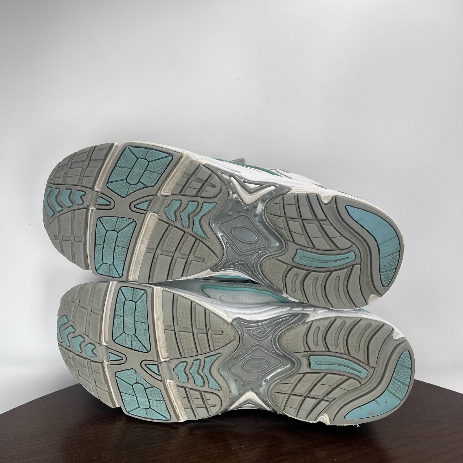 Vionic Tabi Shoes Women's 9 Wide White Gray Leather Double Strap Walking Sneaker