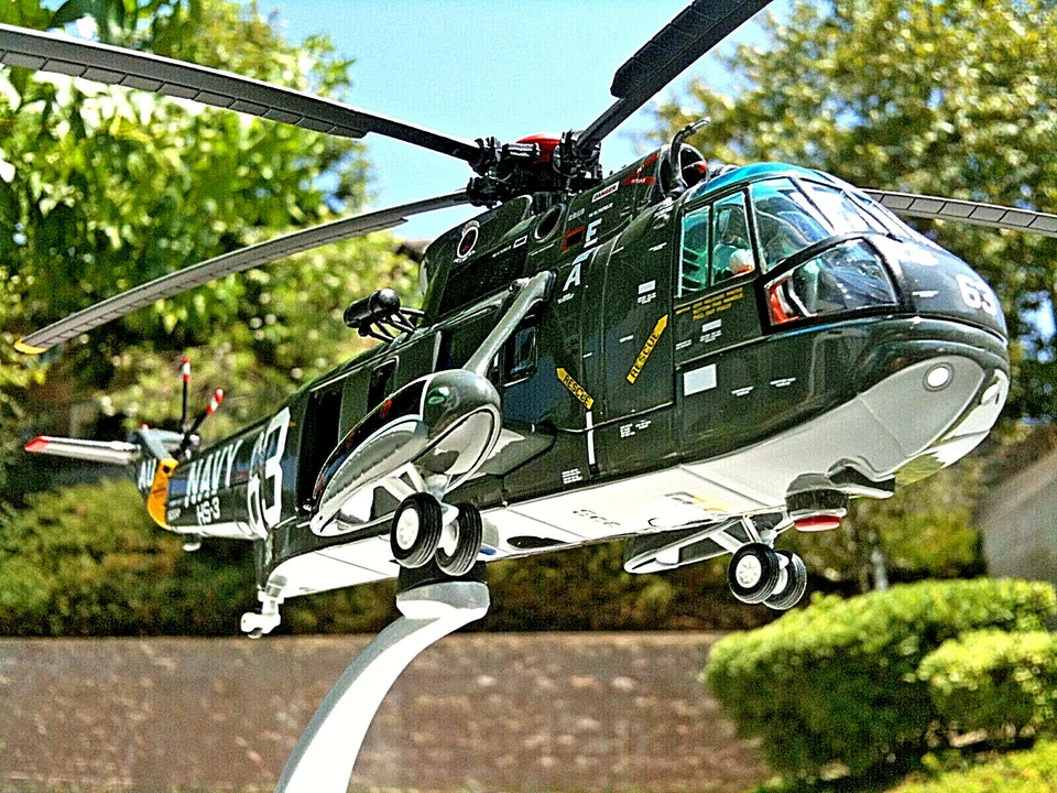 Corgi Sikorsky SH-3A Sea King Helicopter USN Tridents Gemini 10 Recovery 1:72  - Image 4 of 4