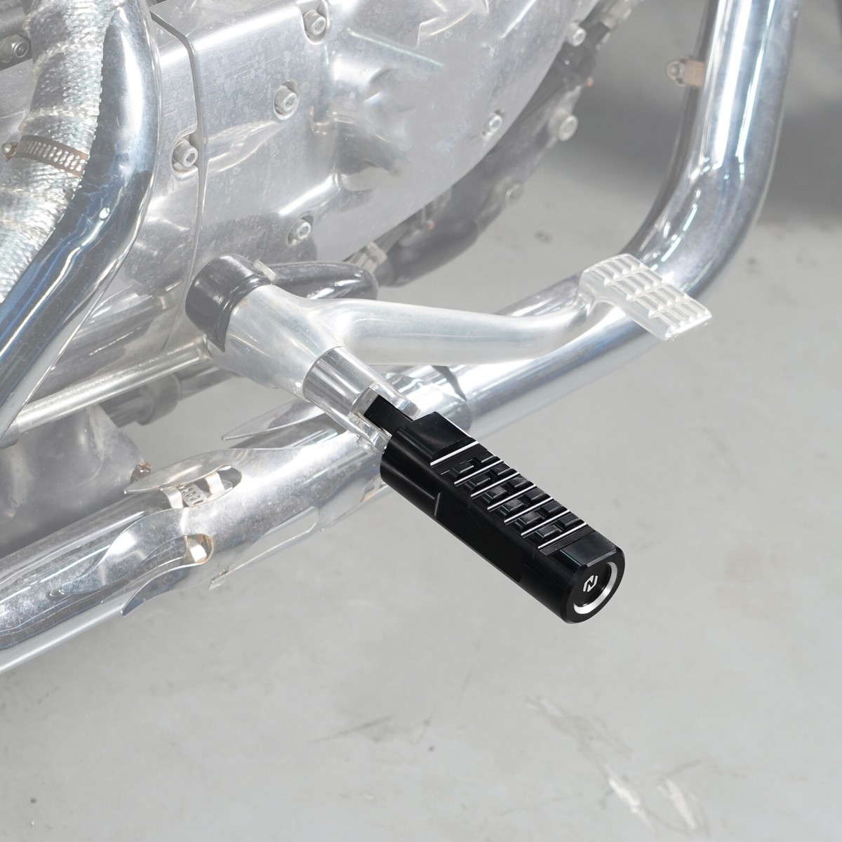 h h　 NICECNC Aluminum Rider Footpegs for Harley Sportster 883 Low