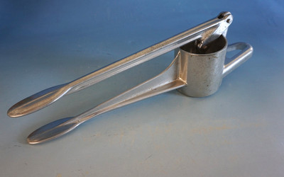 Vintage Spätzlepresse Spätzlespresse Kartoffel Presse Nudelpresse Alu (F026-714)