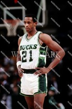 EV119 Alvin Robertson Milwaukee Bucks 8x10 11x14 16x20 Photo