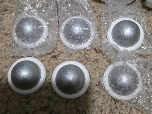 4 Netgear Arlo VMC3030 Add-on Cameras w/ 6 Stands - Picture 5 of 5