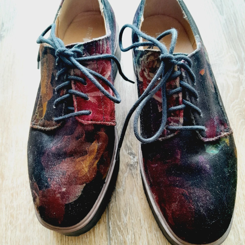 Mocasines Steve Madden Floral Terciopelo Escrito Suela Oscura Academia Talla 8M Foto 4 de 4