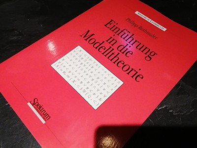 Einführung in die Modelltheorie