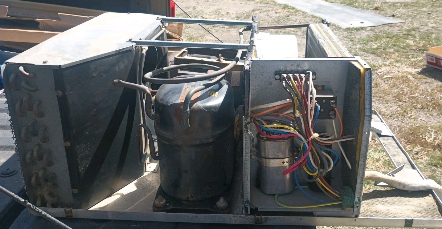 Used Dometic RV Camp Trailer Air Conditioner 13500 Cooling Amps QC135-C