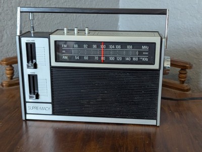 Working Solid State AM/FM Handheld Supre-Macy Radio Battery And Electric Powered
