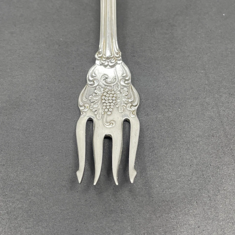 Tenedor encurtido u oliva plateado Moselle American Silver Co sin monograma 8,25 pulgadas Foto 4 de 4