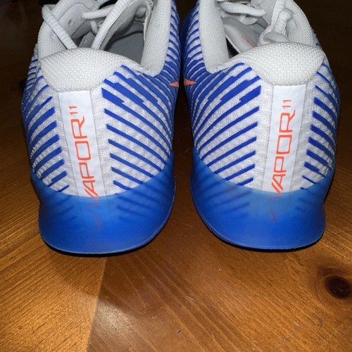 Taglia 10 - NikeCourt Air Zoom Vapor 11 HC White Hyper Crimson Royal - Foto 4 di 6
