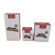 Lot 3 Hallmark Keepsake 2022 train Great Northern EP-5 Lionel 6650 6357