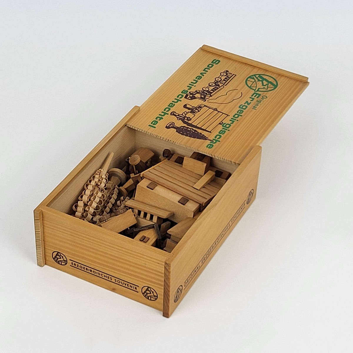 Vintage - Erzgebirgische Souvenirschachtel - Wooden Village Trees