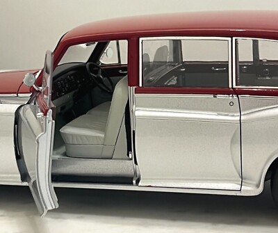 1/18 Rolls Royce Phantom VI EWB 1968 Silver Red Diecast Model by