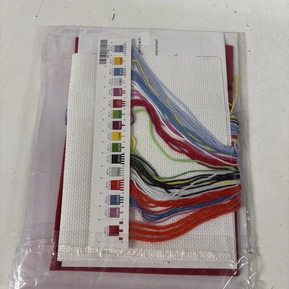 Kit de punto de cruz ~ Medias de Navidad tamaño pequeño Disney Eeyore #70-08969 #L3a Foto 2 de 2