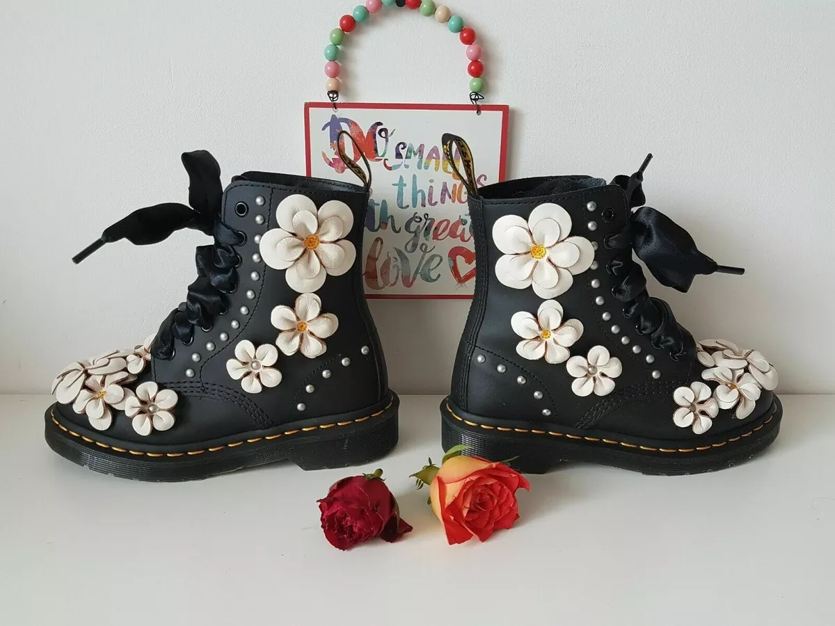 Dr martens 3d flower boots sale
