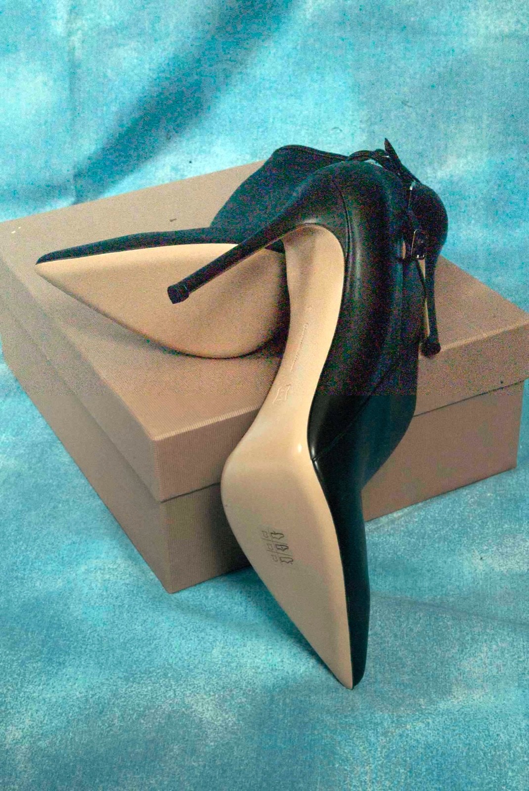 GIANVITO ROSSI  Pointed Leather Ankle Boot BNIX Size 42 image 2