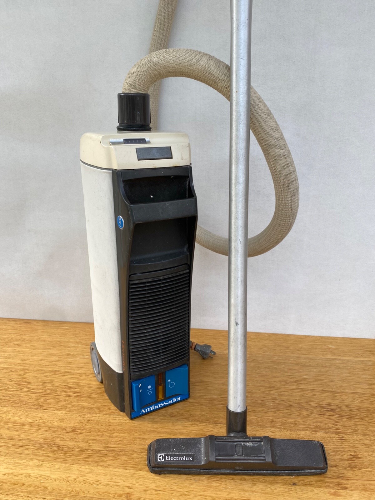 🐚 Vintage Electrolux Ambassador 337 Canister Vacuum Cleaner Body Z337