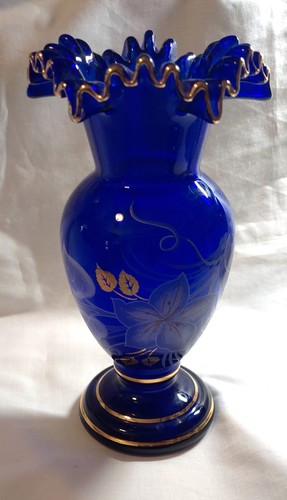 BOHEMIAN Art Glass, Countess Collection - Cobalt Blue Vase- Etched & 24K Gold - Picture 6 of 7