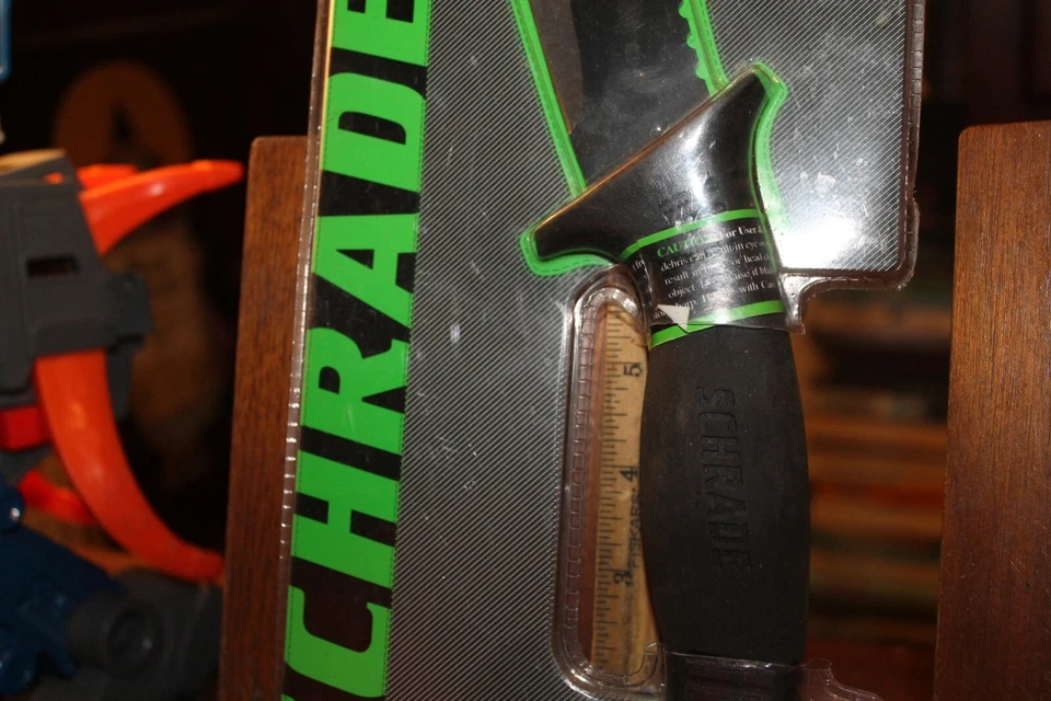 Facão selado Schrade Scmachi 18-1/4" com bainha - Imagem 3 de 4