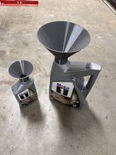 4 and 7 Funnel that threads on 1qt and 5qt oi...