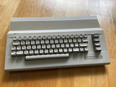 ATTRAKTIVER COMMODORE C64 C ohne alles: 'build your own' SN:HB410008080E