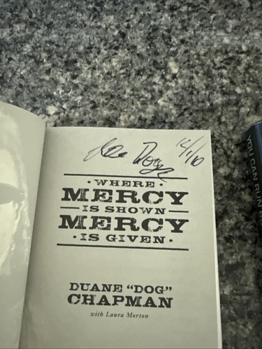 Duane Dog Chapman Signed Books Lot Of 2 You Can’t Hide + Mercy is Given HCDJ 1th - Picture 8 of 13
