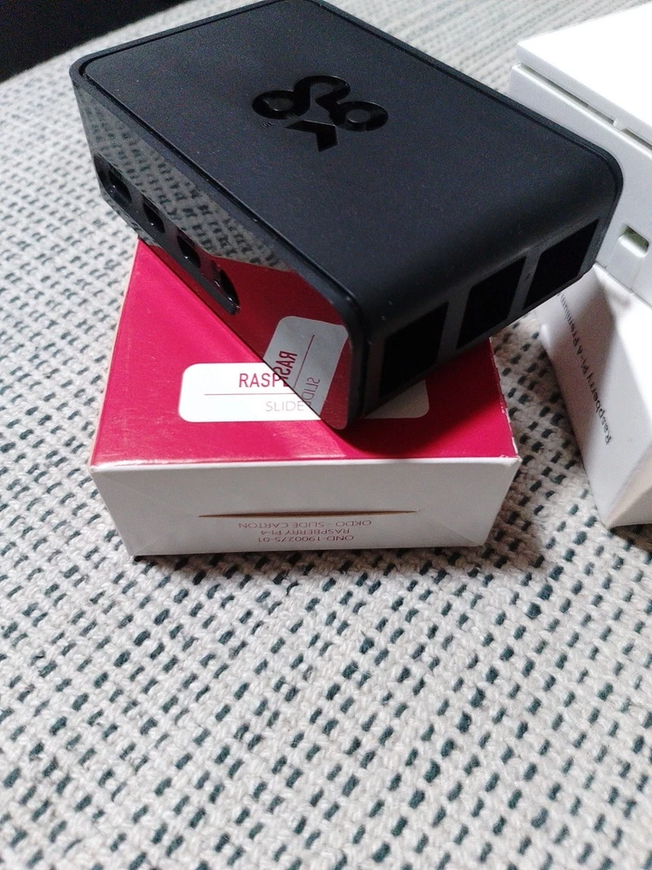 Raspberry Pi 4 Slide Case und Premium Case Neu In OVP Originalverpackung - Bild 2 von 3