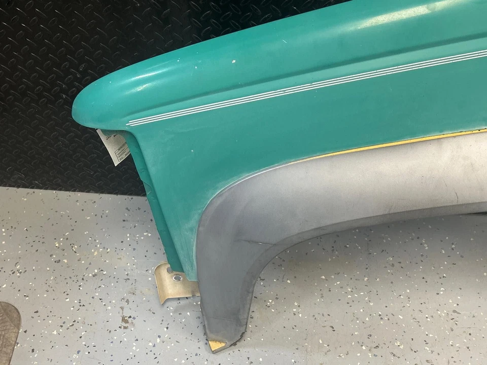 88-02 CT3500 Fender Front fender flare LH - Image 2 of 4