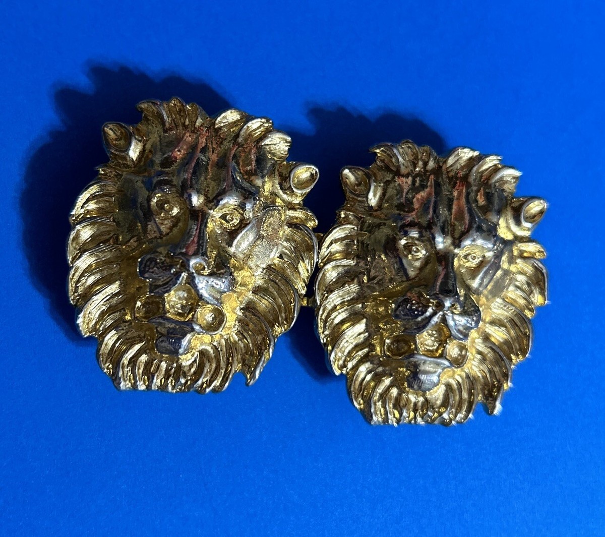 Vintage Lion Heads Belt Buckle and Earrings David Webb 18K Gold Lion Belt Buckle main image 4