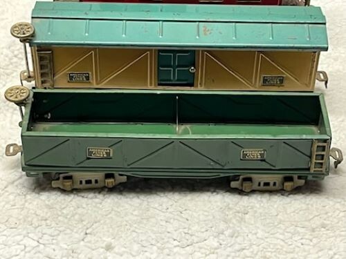American Flyer Prewar O-Gauge 2-4-2 Locomotive, Tender and 3 Car Set - Picture 10 of 20