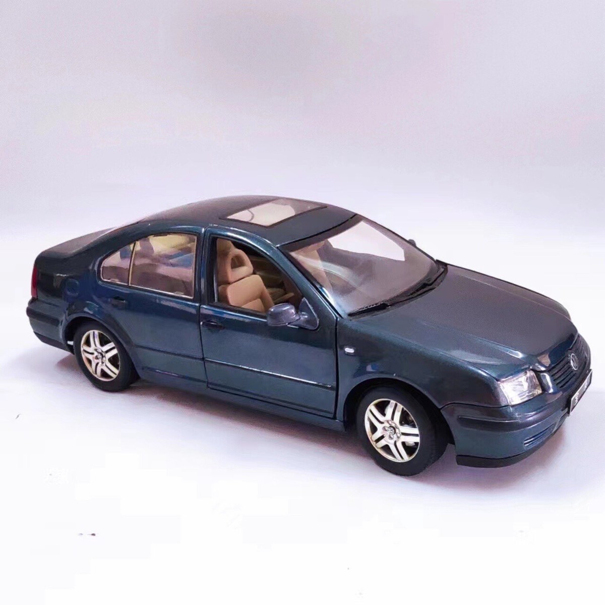 1/18 フォルクスワーゲン ボーラ 1/18 Volkswagen Bora / Jetta China 2001 FAW VW Dealer