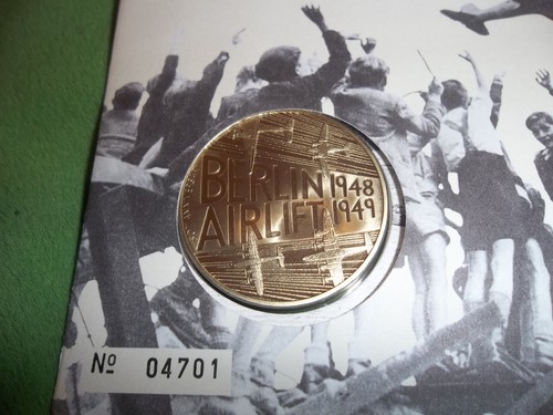 1999 ROYAL MAIL BERLIN AIRLIFT FDC AND MEDAL - Picture 2 of 3