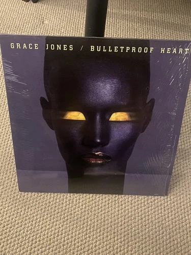 GRACE JONES - BULLETPROOF HEART - VINYL LP + INNER ESTU 2106 1989 - EX/EX