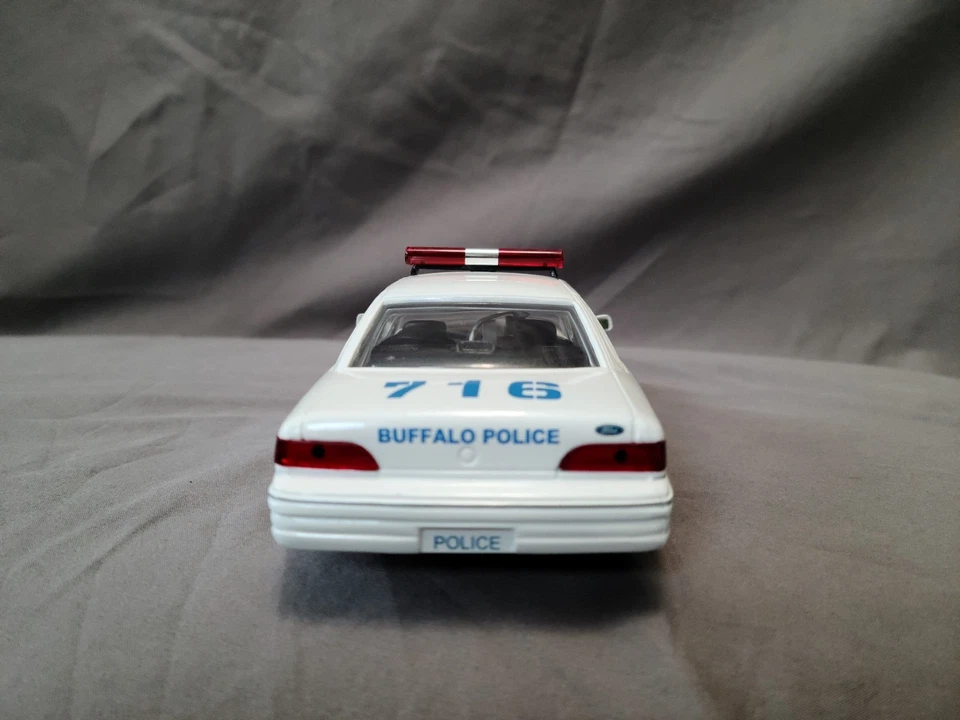 1998 Ford Crown Victoria Buffalo NY Police Diecast 1:24 Scale Limited Edition - Image 3 of 4