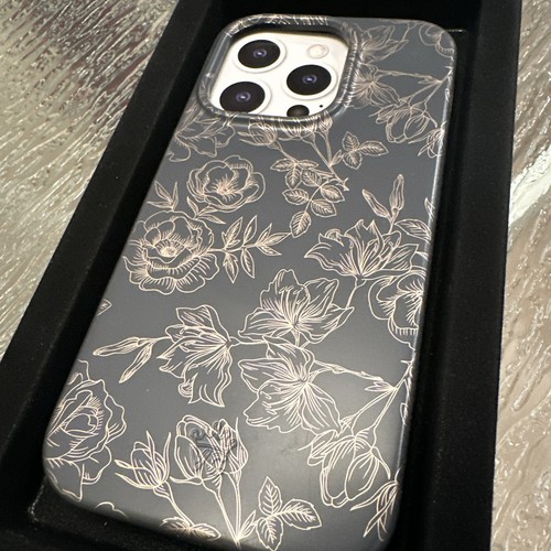 Velvet Caviar iPhone 14 Pro Case Floral. - Zdjęcie 2 z 5