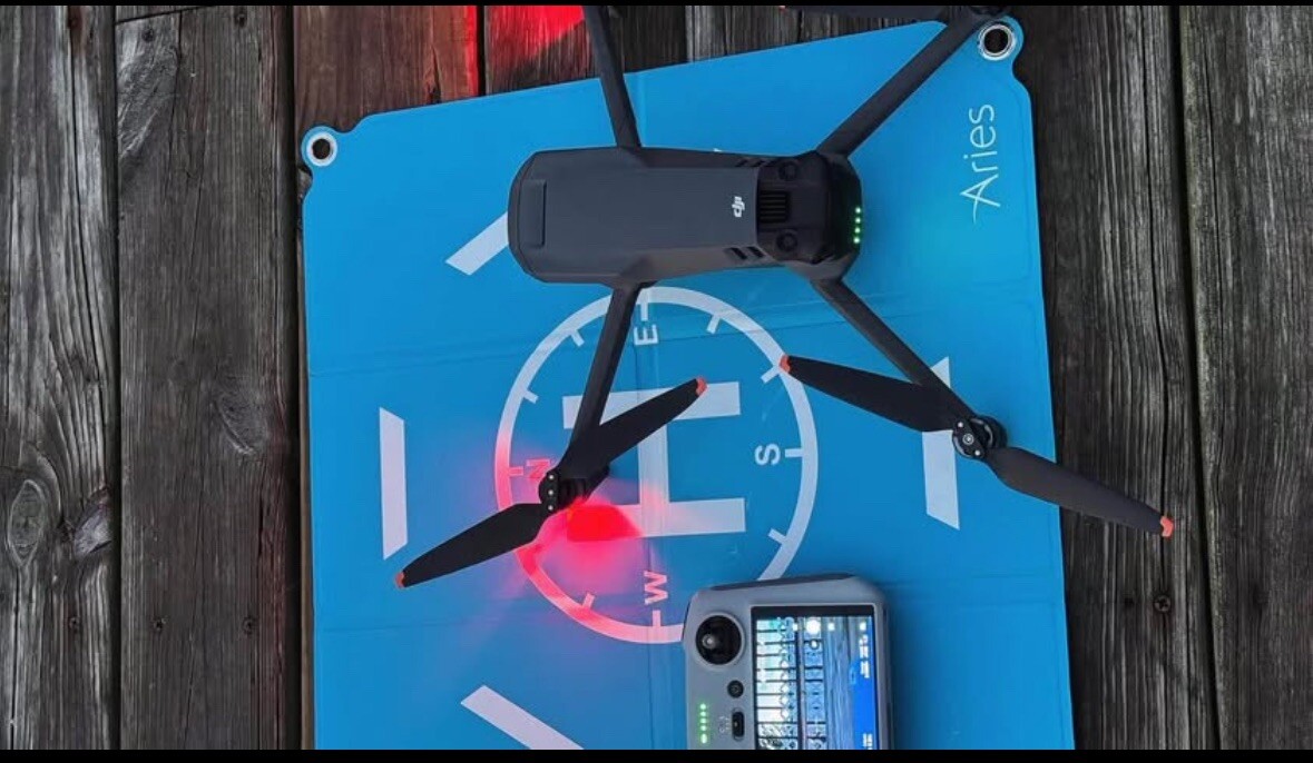 DJI Mavic 3 Classic Camera Drone (with RC Remote) - Gray-image