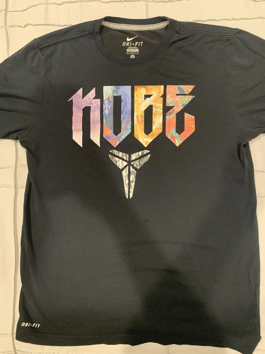 “kobe!”8 Tシャツ(黒)