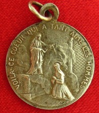 Vintage JESUS SAINT ALACOQUE Medal HEART THAT HAS LOVED MEN Pendant AP KARO