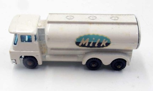 VINTAGE CORGI GUY WARRIOR MILK TANKER NMINT - Picture 3 of 4