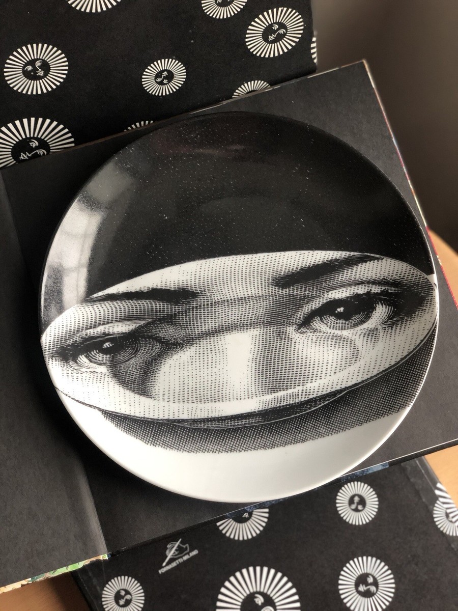 Fornasetti 壁掛けプレートTema e VariazioniPesci Wall plate Tema e Variazioni n.154 in White/Black | Fornasetti®