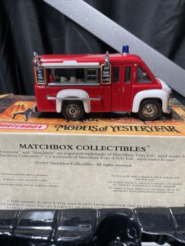 Matchbox Models of Yesteryear Fire Engine Series YFE16 1948 Dodge Fire Van B620 - Picture 2 of 7