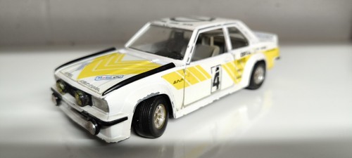 Modellino Burago 1/24 Opel Ascona 400 Rally - Foto 2 di 7