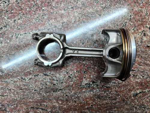 2015-2019 Yamaha YZF-R1 Piston & Connecting Rod Set OEM 2CR-11650-00 2CR-11631-0 - Picture 3 of 5