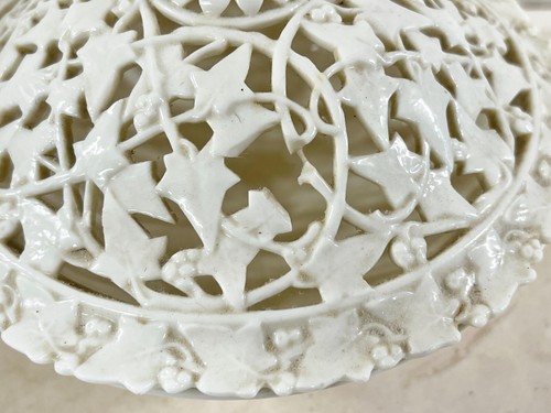 ANTIQUE ROYAL WORCESTER VICTORIAN FOOTED PORCELAIN BOWL INTRICATE LATTICE LID - Picture 4 of 16