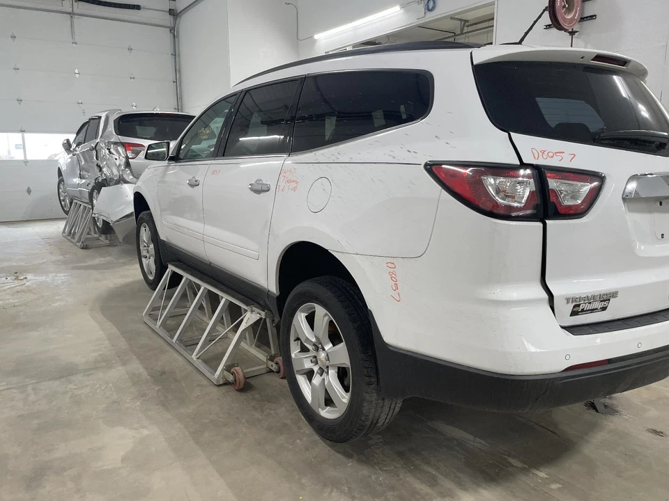 Used Front Left Seat Belt Front fits: 2017 Chevrolet Traverse bucket driver retr Foto 2 de 4