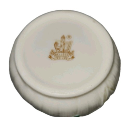 Belleek Ireland Shamrock Vase 5.75" 7th Mark (1980–1992) Parian China W/ Box - Picture 5 of 6