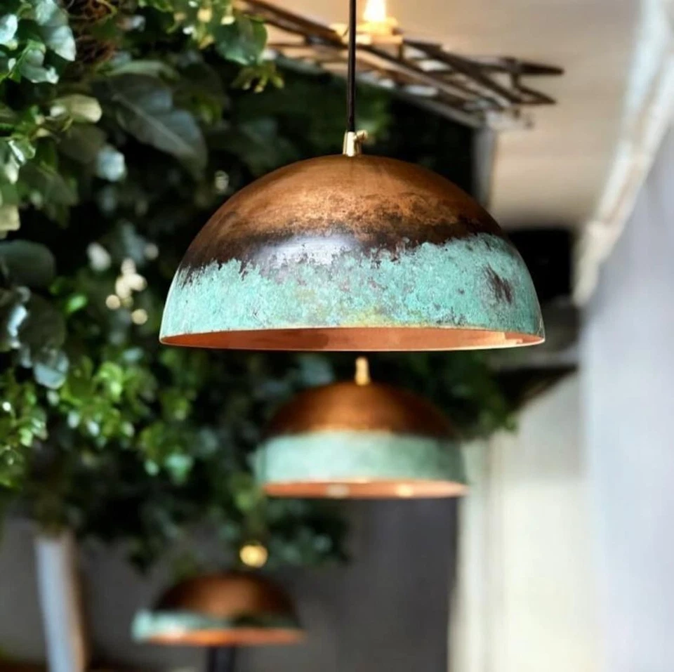 Lámpara colgante artesanal de cobre pátina verde, luz de techo cúpula oxidada Foto 4 de 4