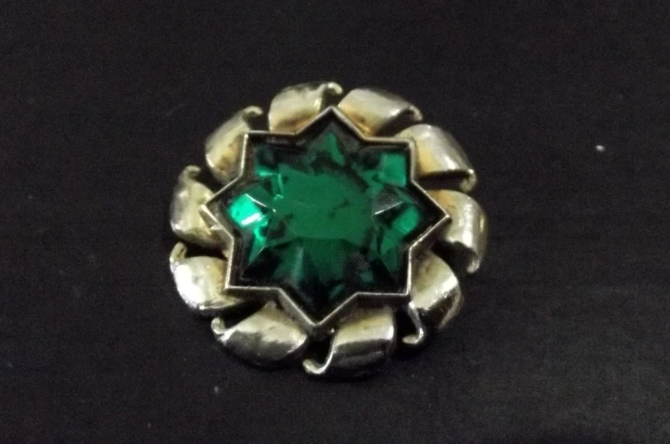 Vintage Art Deco 8-Point Star Jewel Button (4901) - Image 2 of 4