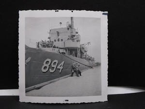 USS FARMINGTON PCE-894 DOCKED IN CHIICAGO, 1956 PHOTO's