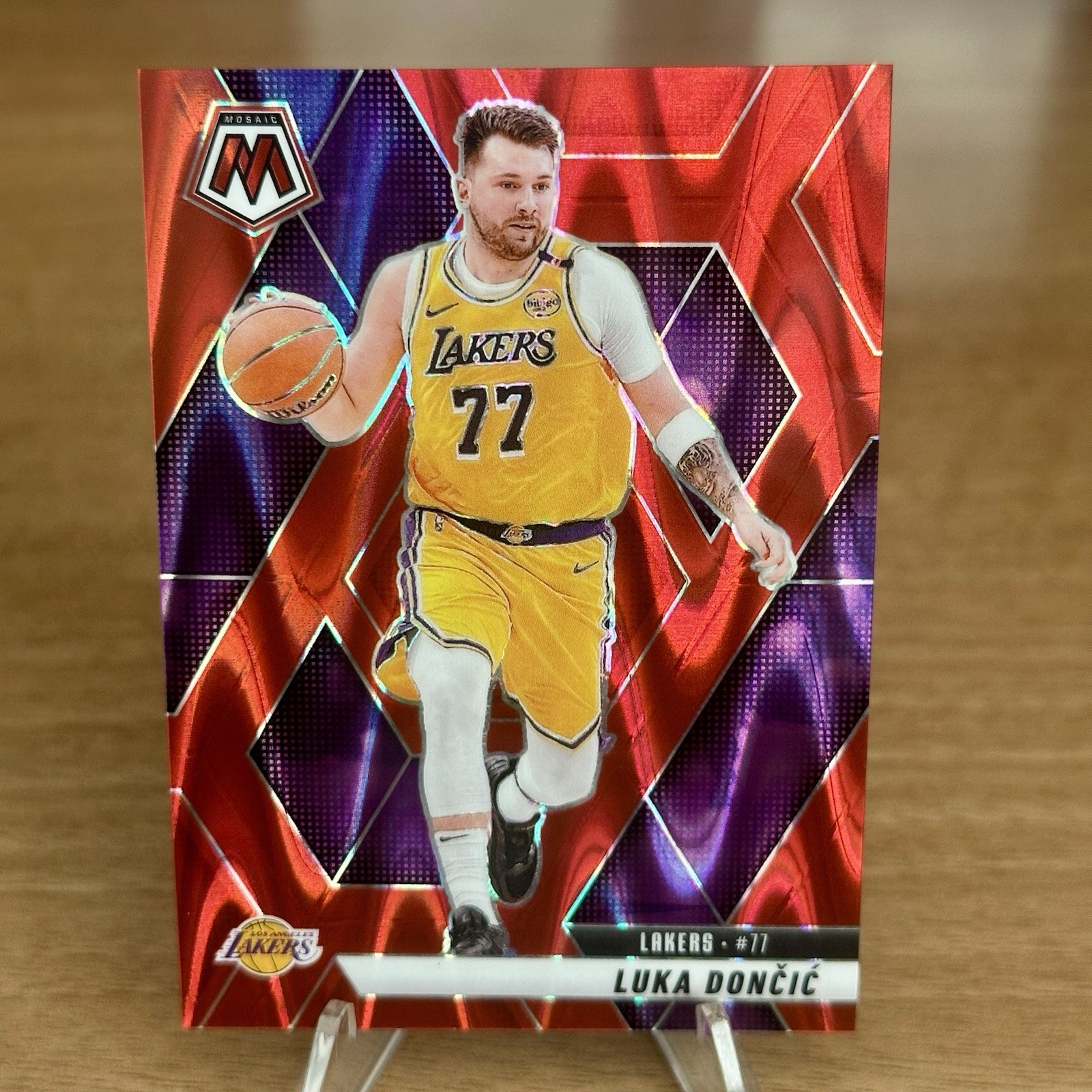 2024-25 Panini Mosaic Luka Doncic #100 Red Seismic 018/299 Los Angeles Lakers